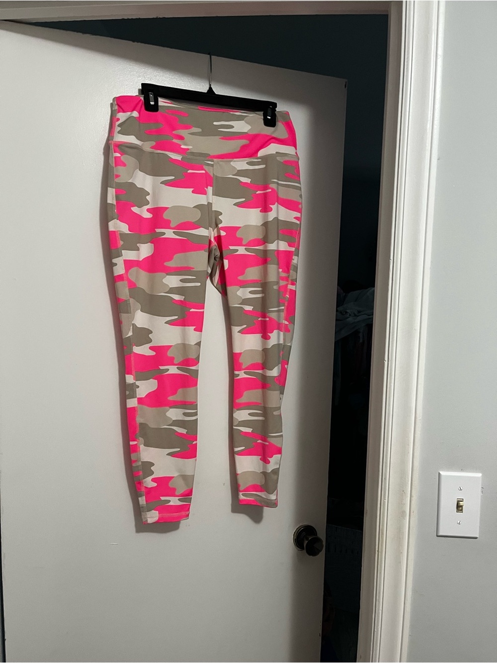 Womans Pink Camo Leggings
